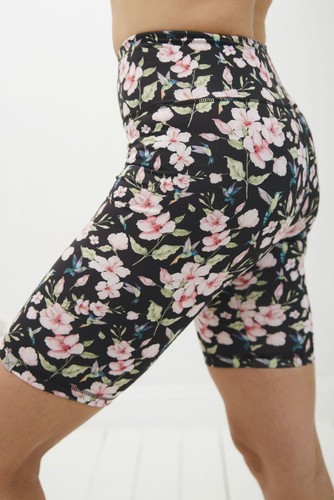 Short Leggings with High Waist - Hummingbirds and Flowers