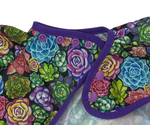 Long sleeved bib, waterproof, with built-in pocket bag In the SUCCULENTS
