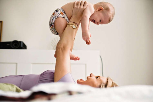 Scutece de buzunar Alăptare la sân